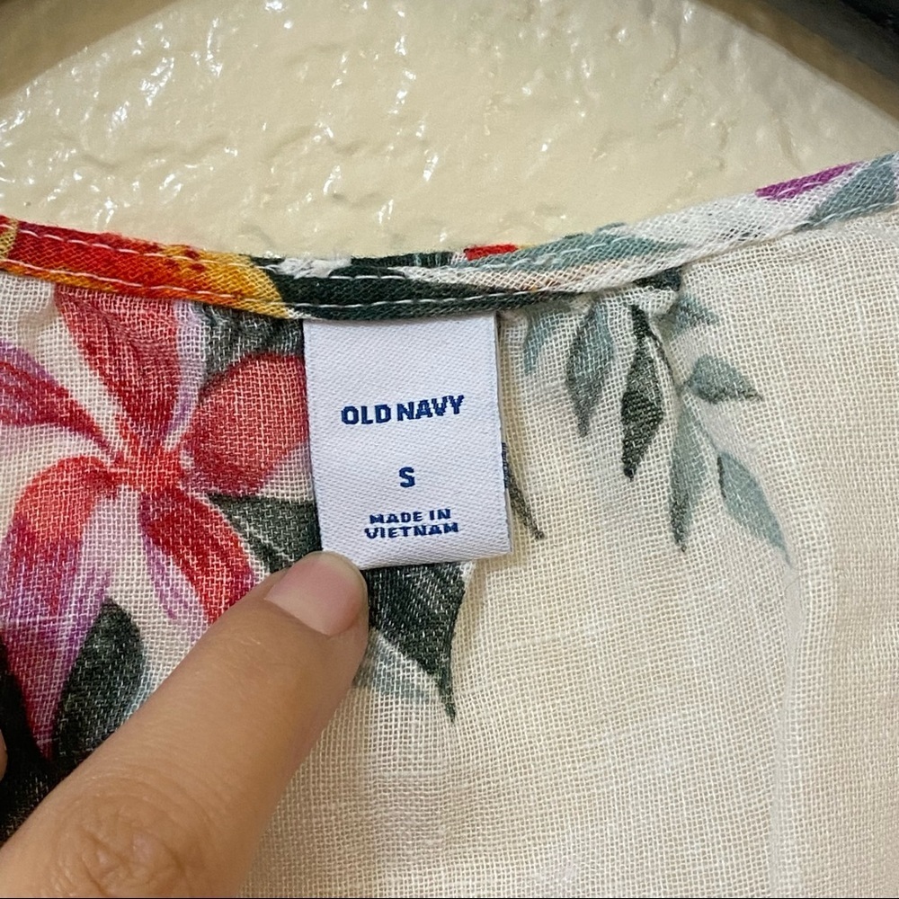 Old Navy Linen &‎ Cotton Blend Floral Wrap Top - Picture 3 of 10